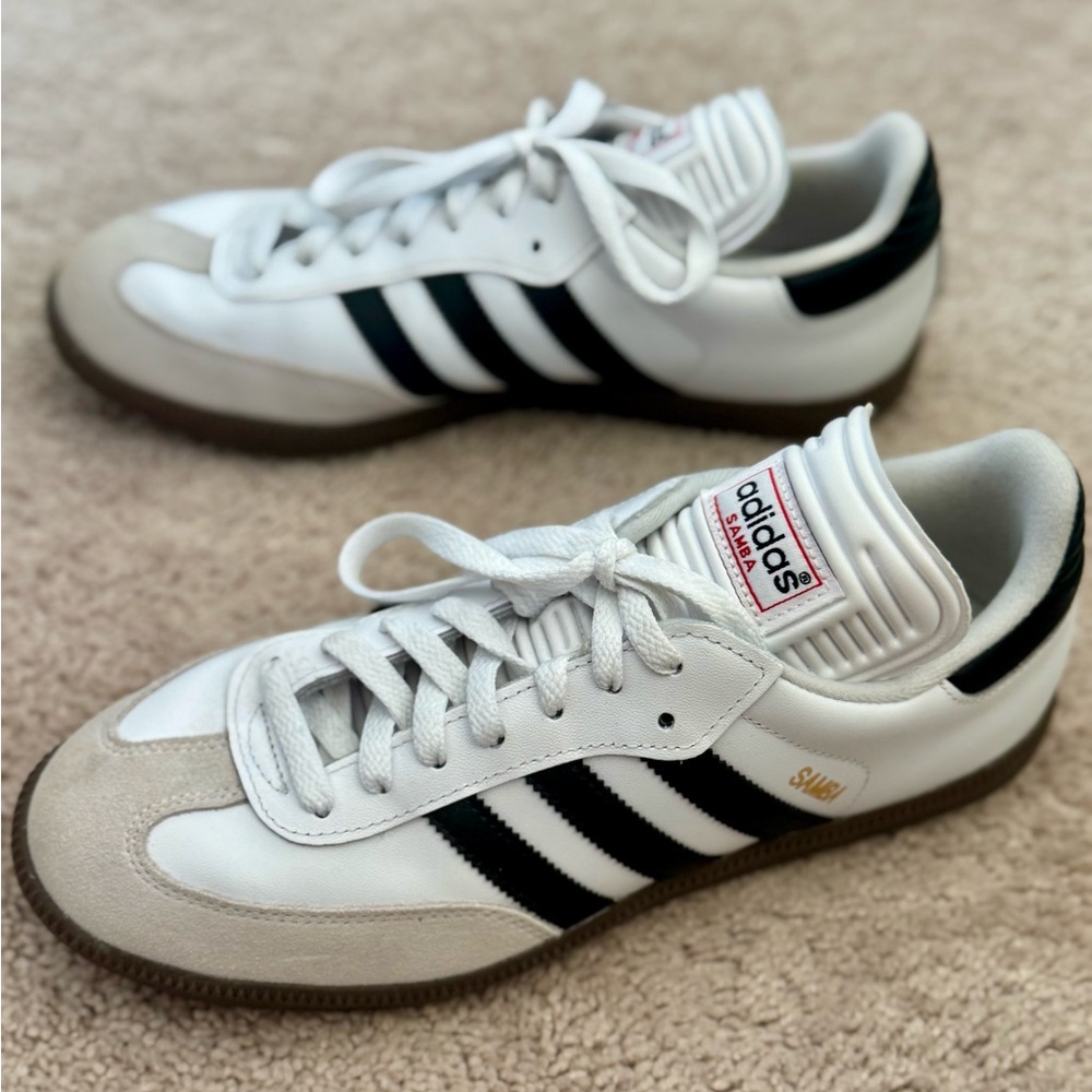 Adidas Samba OG: black and white